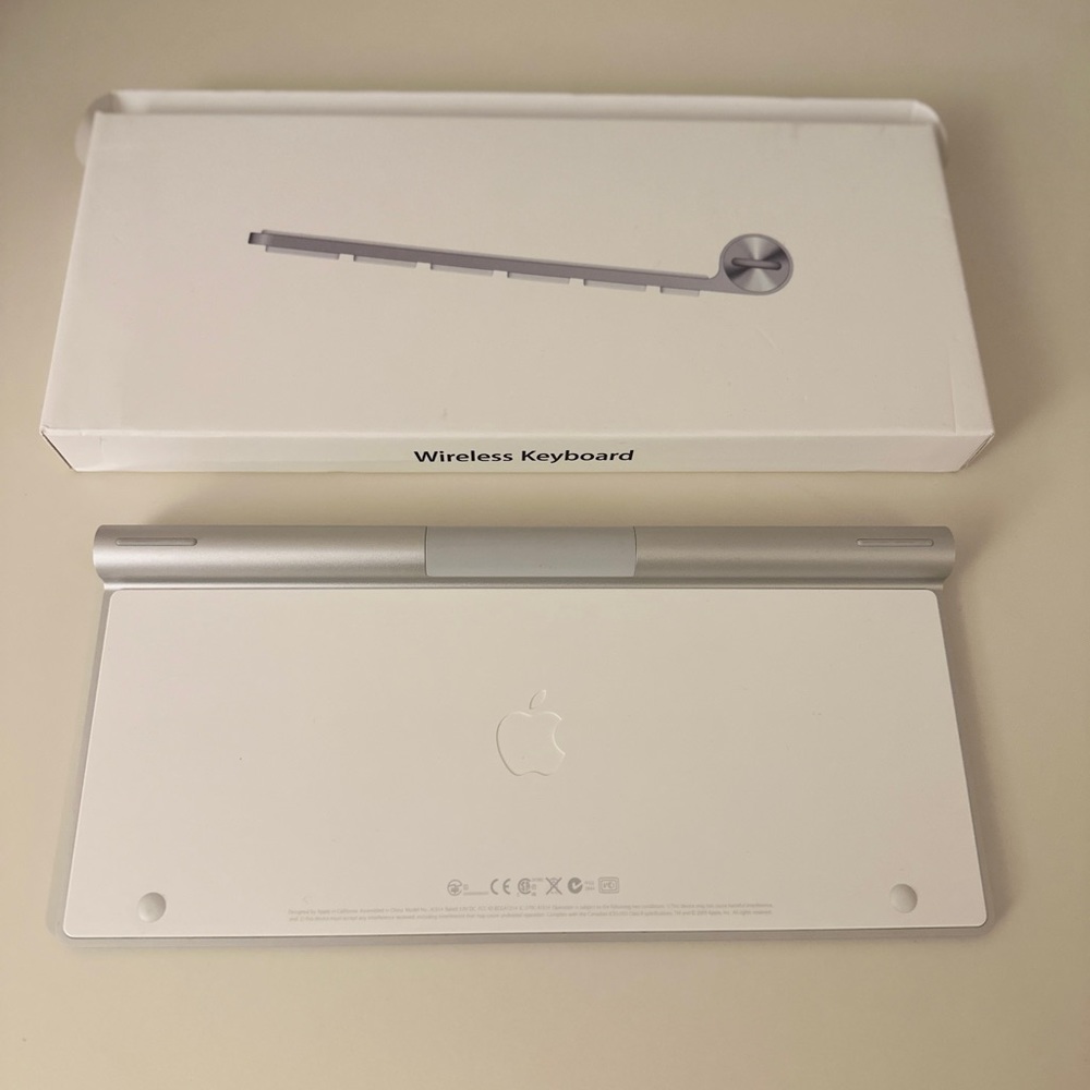 Apple Wireless Magic Keyboard - Picture 2 of 6